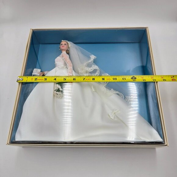 Barbie Grace Kelly The Bride Silkstone Collector Doll Gold Label T7942 2011 Matt - Picture 3 of 16